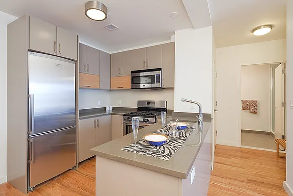 Rented by Realty Advisors Group | media 10