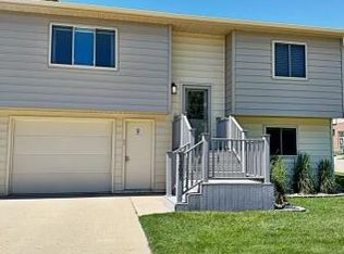 1207 E Ridge Ct, Williston, ND 58801