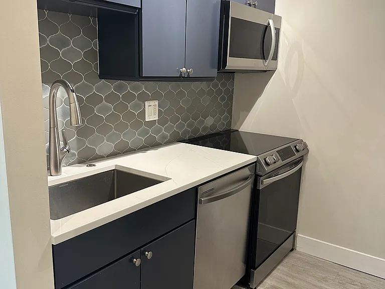 214 S Henry St #214B — Photo 8