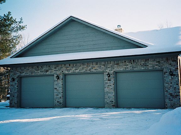 3 Car Garage 