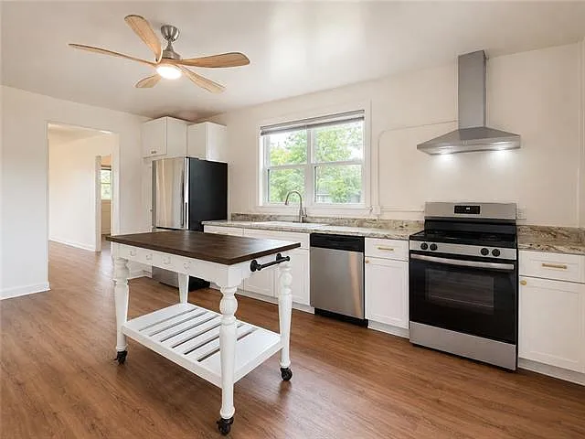 3 bed, 1.0 bath, 1424 sqft, $2,100 — Photo 4