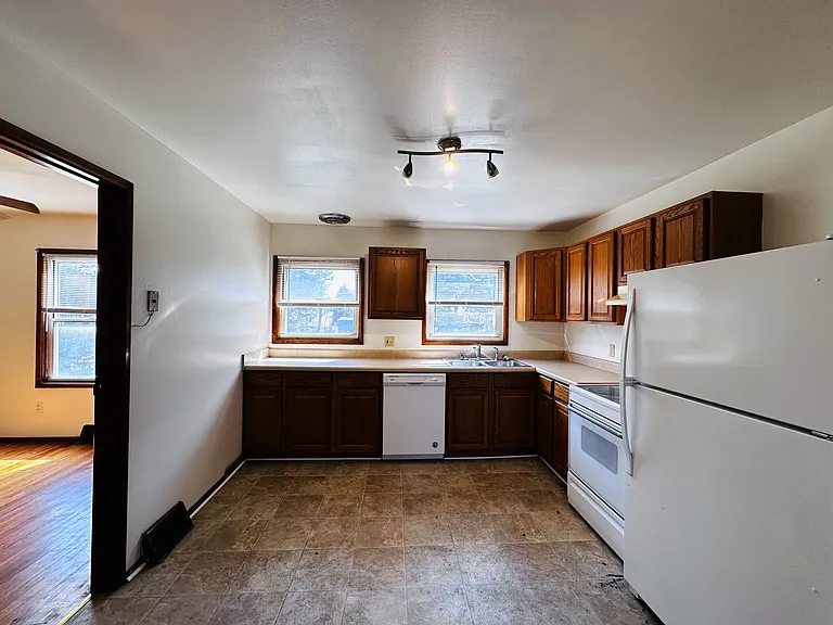 1331 Keesling Ave — Photo 7