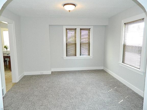4th image of 22000 Fuller Ave