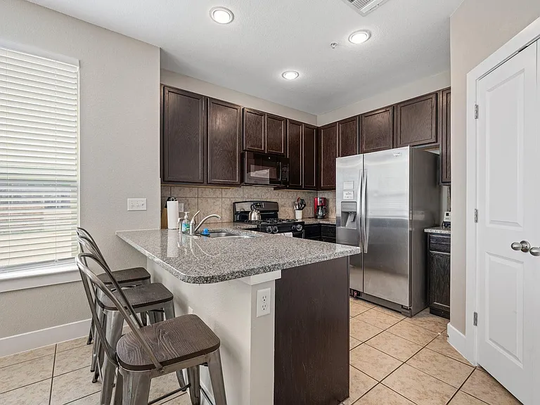 2215 Katy Ln #C — Photo 12