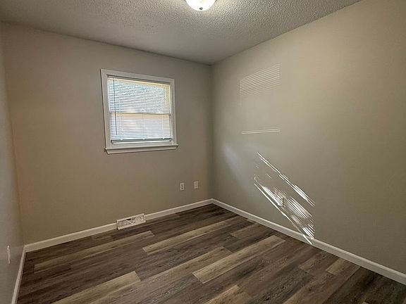 5th image of 210 S Kyle Ave