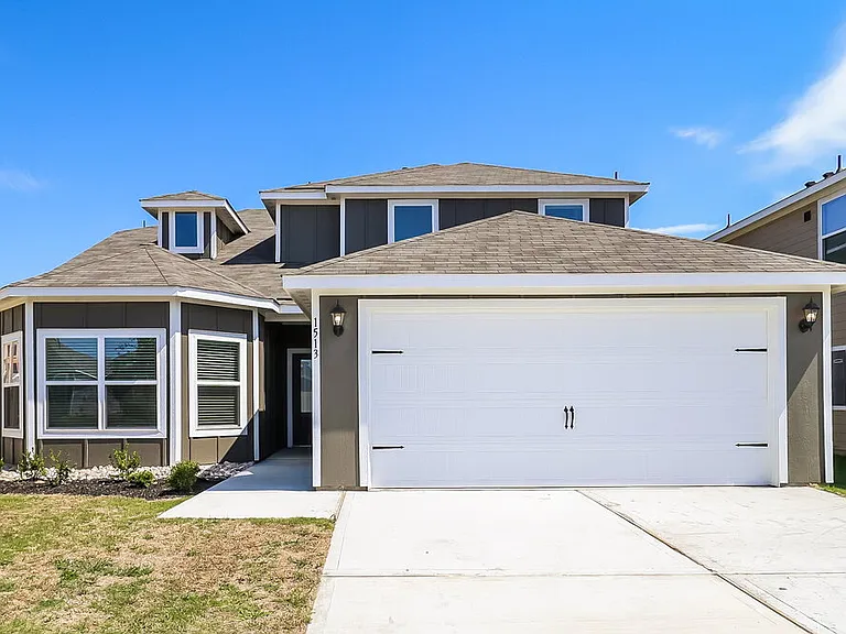 1513 Woodwinds Dr — Photo 1