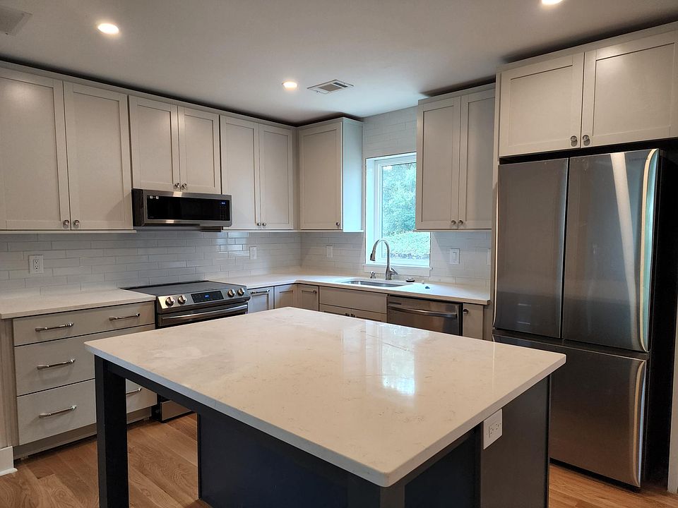 New Kitchen Cabinets and appliances
