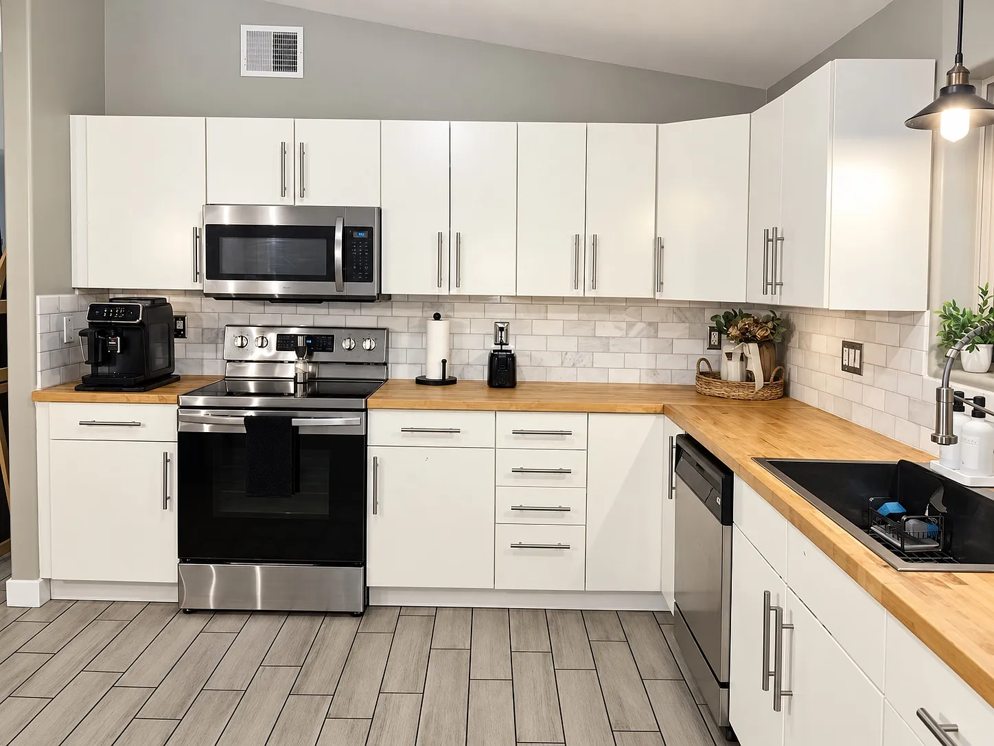 2 bed, 821 sqft, $1,999 — Photo 3