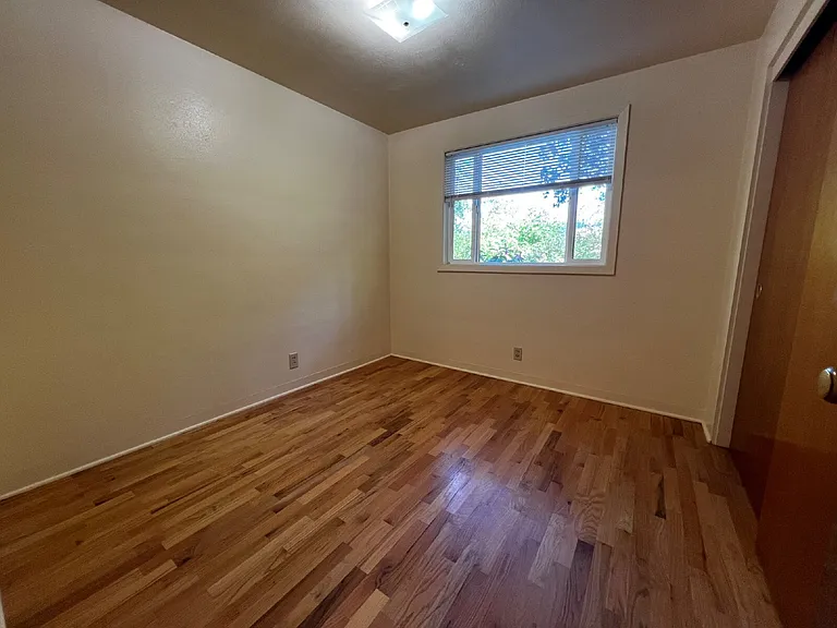 305 E 39th Ave — Photo 17