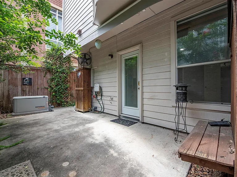 34 Waugh Dr #D — Photo 34