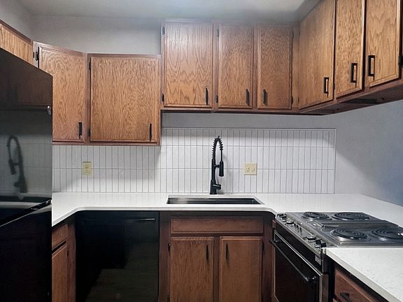 5th image of 2638 Forest Park Dr