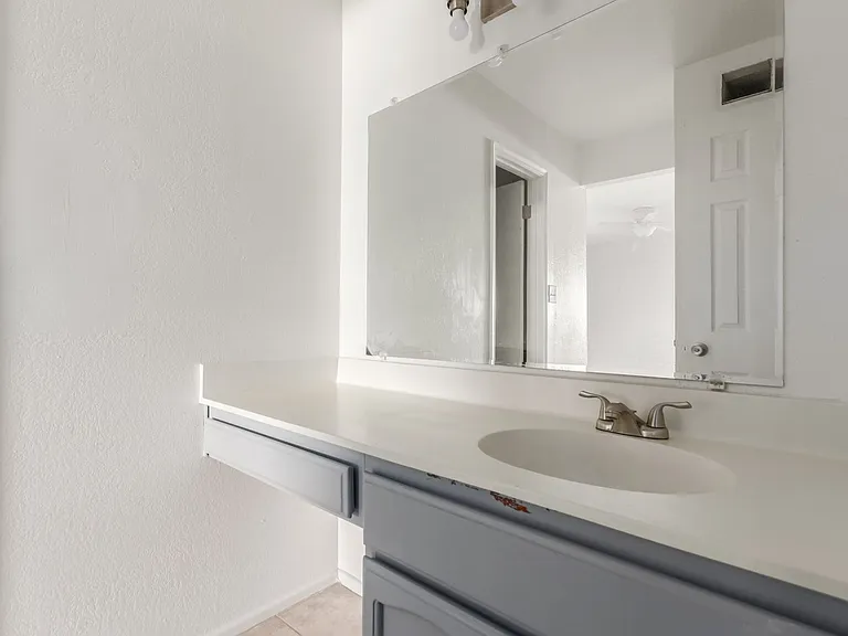 615 N Arrowhead Dr — Photo 19