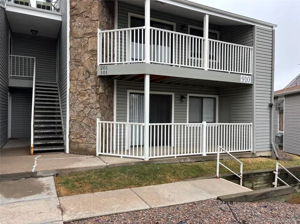 910 S Walden Street #101, Aurora, CO 80017