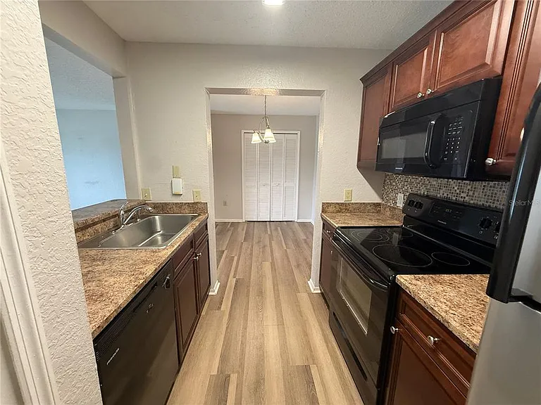3705 SW 27th St #1026 — Photo 6