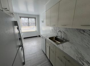 194-16 64th Ave APT 2B, Fresh Meadows, NY 11365