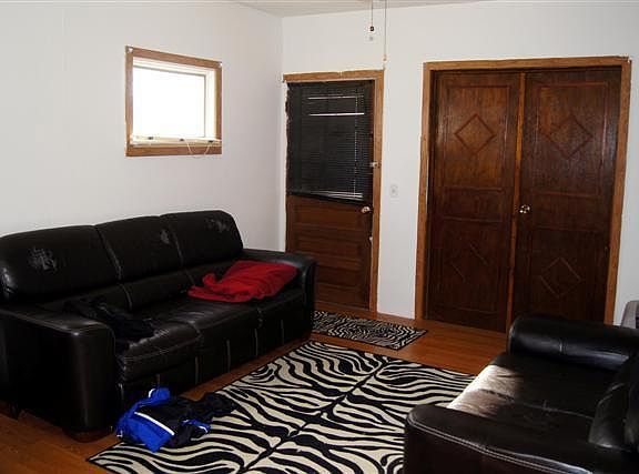 5th image of 253 E Lake St