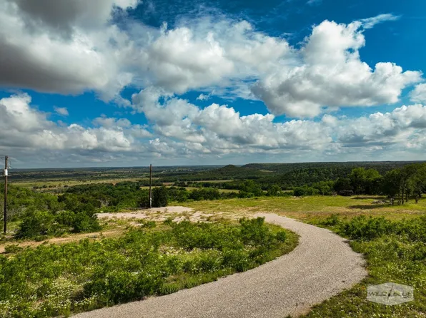 360 Big Country Ct, Strawn, TX 76475