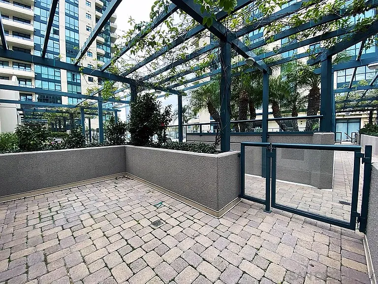 555 Front St #205 — Photo 39