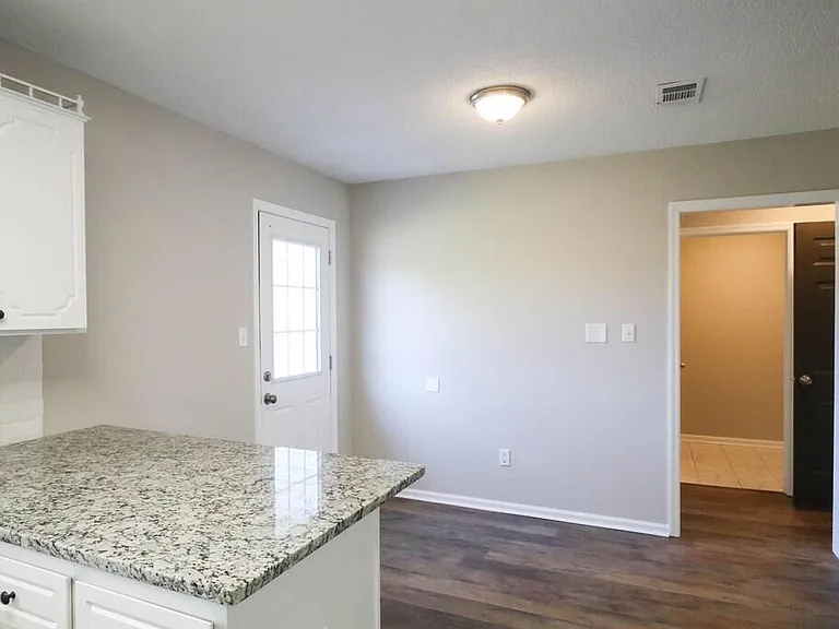4505 Guinevere Ct — Photo 9