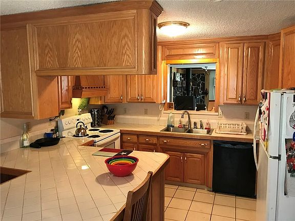 4th image of 66 Dooley Dr