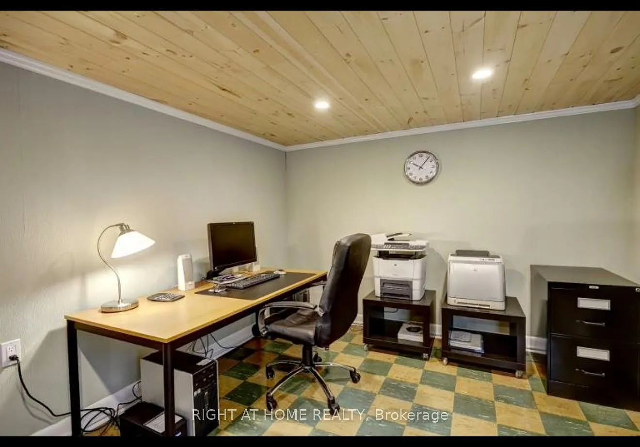 3 bed, $1,700 — Photo 1