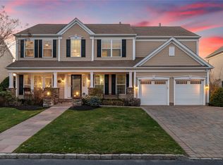 30 Woodstork Dr, Mount Sinai, NY 11766