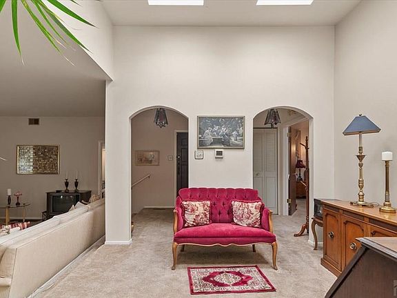 2nd image of 26 Villa Dr