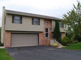 587 Greenview Dr, Denver, PA 17517