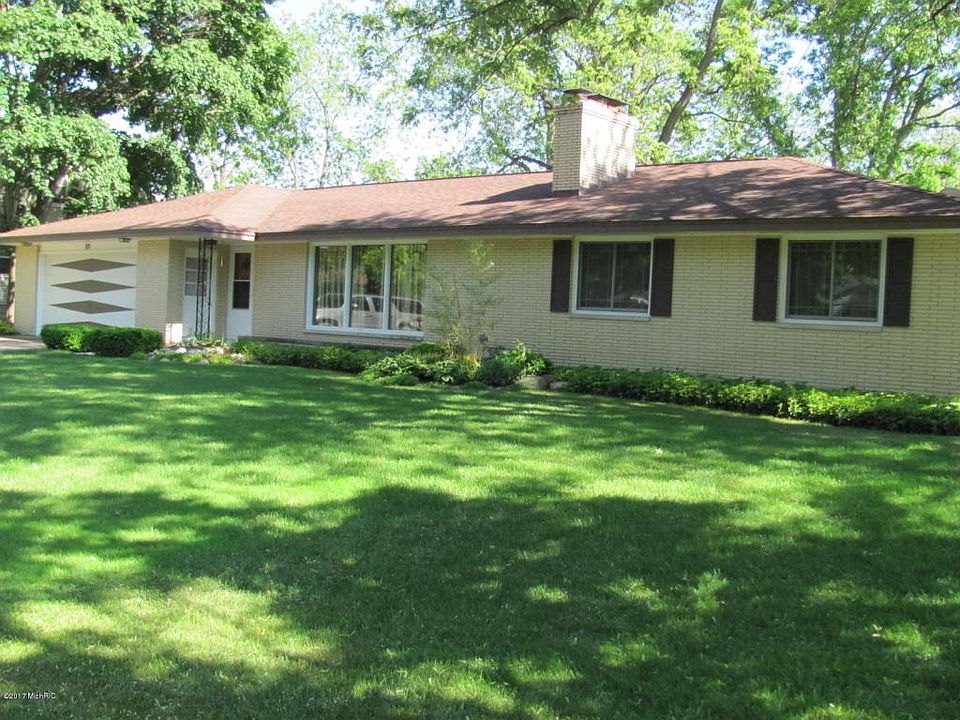 1st image of 100 E 32nd St