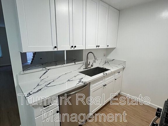 5th image of 2719 Montrose Ave #3