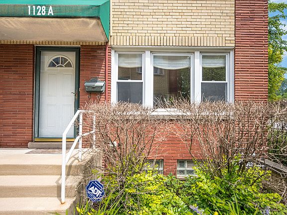 2nd image of 1128 N Harlem Ave APT A