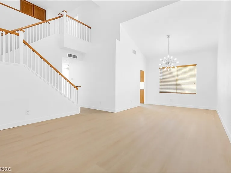 1444 Country Hollow Dr — Photo 3