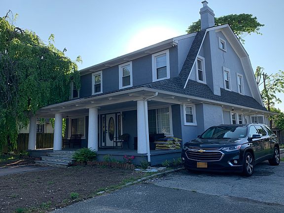 2nd image of 862 Station Pl