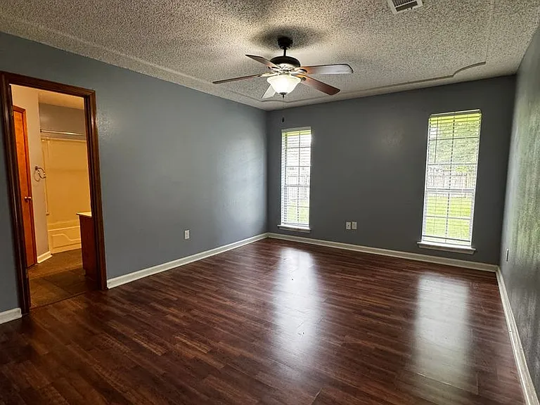 1729 Tallwood Dr — Photo 16