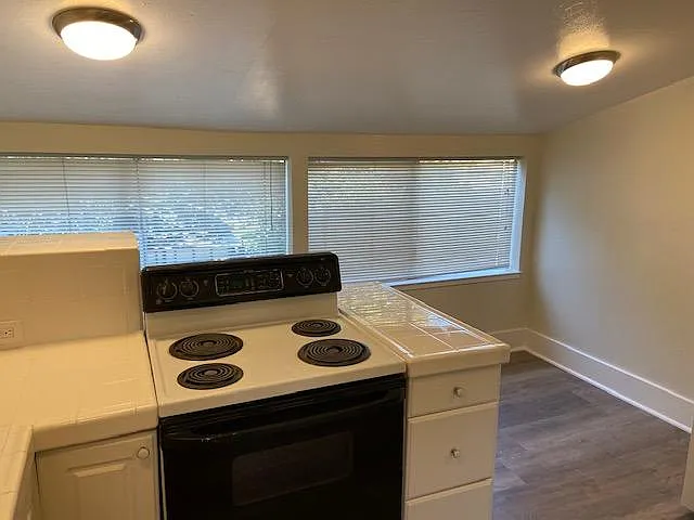 936 S Eldorado St — Photo 9