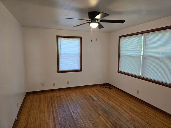 5th image of 1008 Colonial Ct