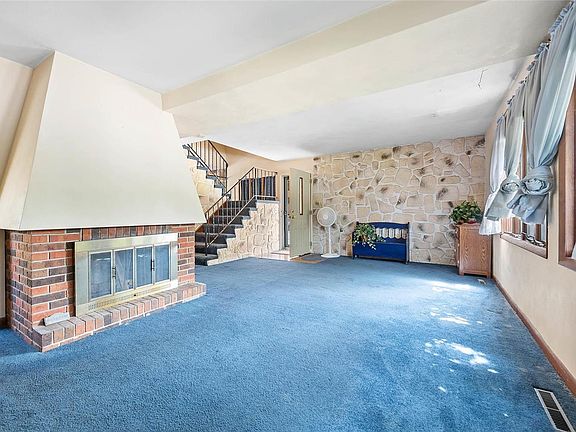 4th image of 208 Coral Dr