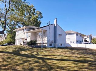 19 7th Ave, Farmingdale, NY 11735