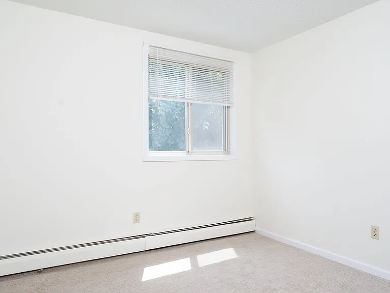 2122 Grand Ave S — Photo 8