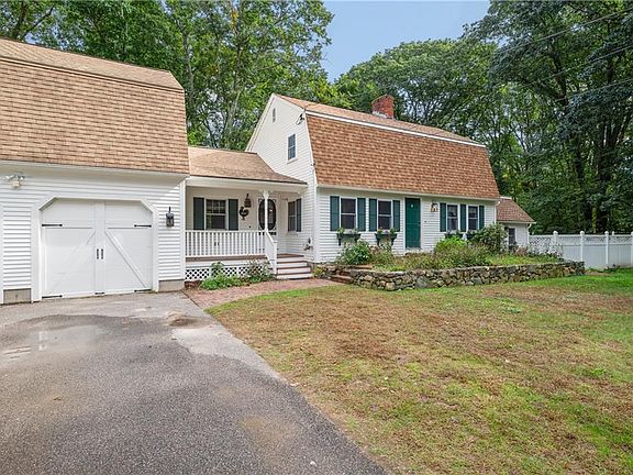3rd image of 22 Bruce Dr