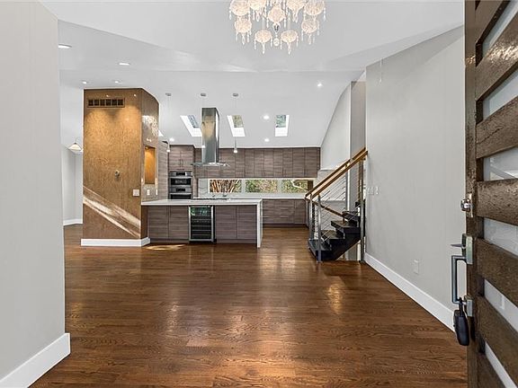 3rd image of 2116 Strasburg Ct