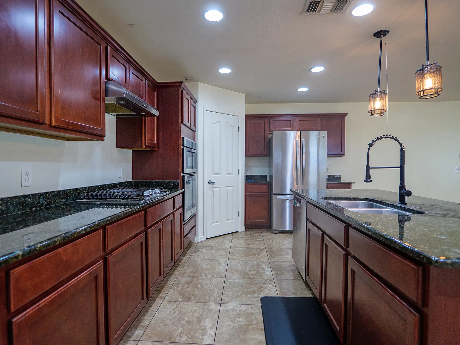 3 bed, 1786 sqft, $1,895 — Photo 3