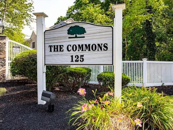 125 Highland St APT 402, Taunton, MA 02780