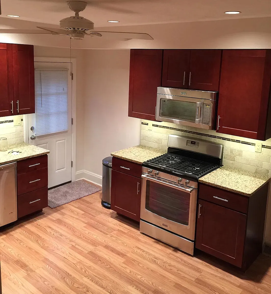 2 bed, 896 sqft, $1,600 — Photo 2