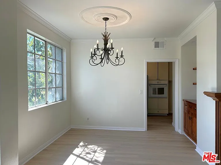 1375 Kelton Ave #404 — Photo 9