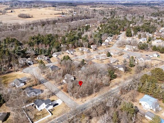 4th image of 903 SouthWest Wagner Road