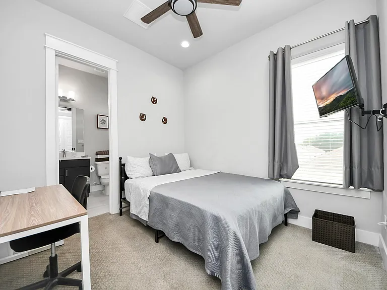 2116 Naomi St #C — Photo 29