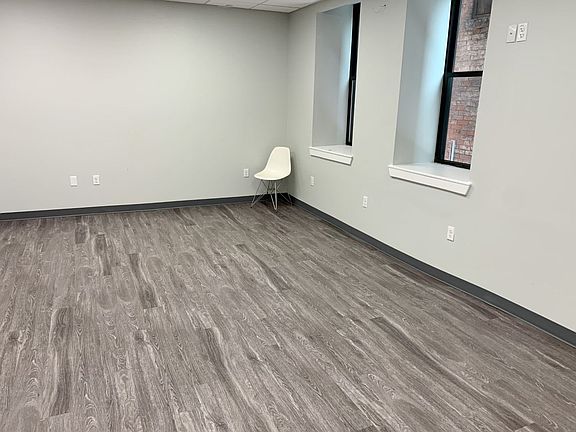 4th image of 76 Franklin St #107