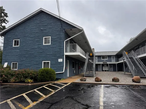 94 Cowesett Ave APT 24, West Warwick, RI 02893