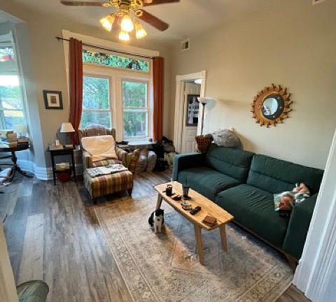 3rd image of 1511 N Wood St #2
